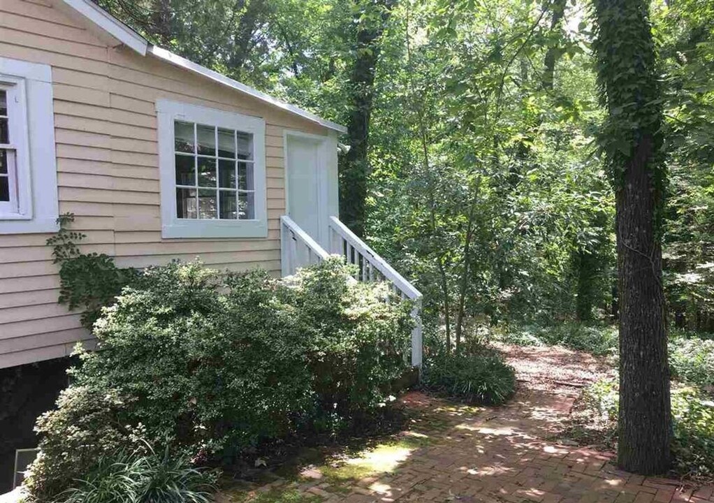 129 Purefoy Rd in Chapel Hill, NC - Building Photo