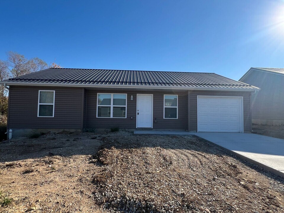 380 Rick Road in St. Clair, MO - Building Photo