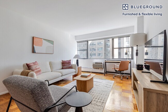 330 E 46th St in New York, NY - Building Photo - Building Photo
