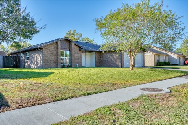 2701 Knoxville Dr in League City, TX - Building Photo - Building Photo