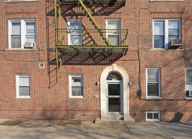 801-5 68th St in Brooklyn, NY - Foto de edificio - Building Photo