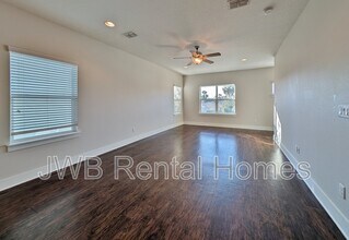 877 3rd Ave S in Jacksonville Beach, FL - Building Photo - Building Photo