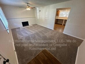 6401 W 72nd Terrace in Overland Park, KS - Building Photo - Building Photo