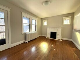 2 Bed Plus Den - 96 E Ave S in Hamilton, ON - Building Photo