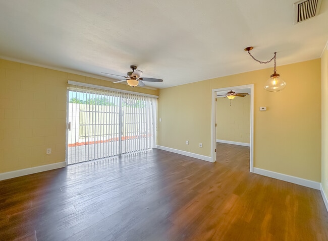 2241 W Pensacola St, Unit 27