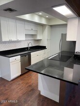 7557 N Dreamy Draw Dr in Phoenix, AZ - Foto de edificio - Building Photo