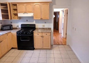 35 Rose St, Unit 2 in Somerville, MA - Building Photo - Building Photo
