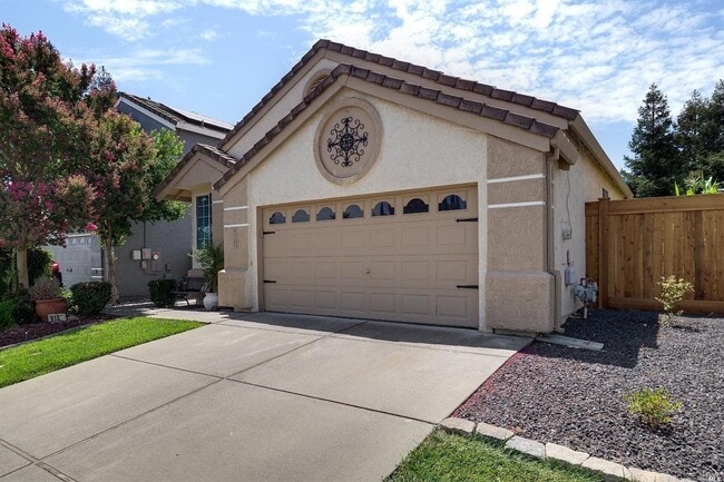 915 Tipperary Dr in Vacaville, CA - Building Photo - Building Photo