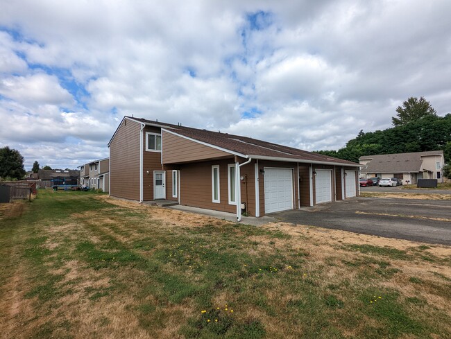 5802 Parker Rd E, Unit "C" in Sumner, WA - Foto de edificio - Building Photo