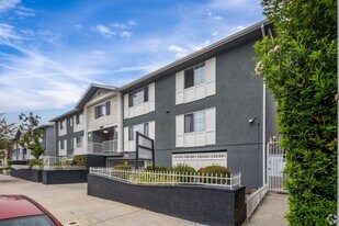 6643 Haskell Avenue in Van Nuys, CA - Building Photo