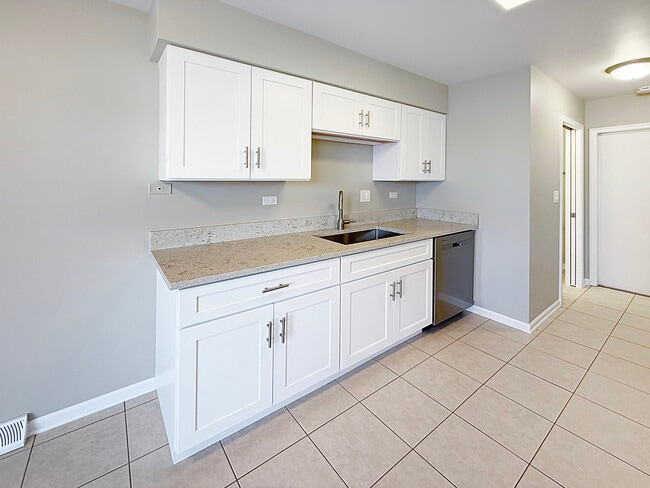 63 Spuhler Dr in Batavia, IL - Building Photo - Building Photo