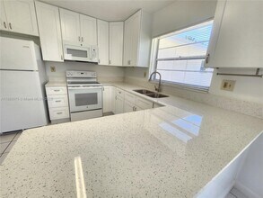 18637 SW 100th Ave in Cutler Bay, FL - Building Photo - Building Photo