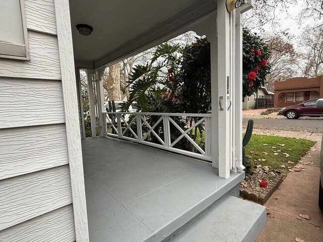 1813 Beverly Way in Sacramento, CA - Building Photo - Building Photo