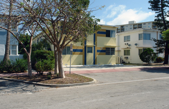 965 Bay Dr in Miami Beach, FL - Building Photo - Building Photo