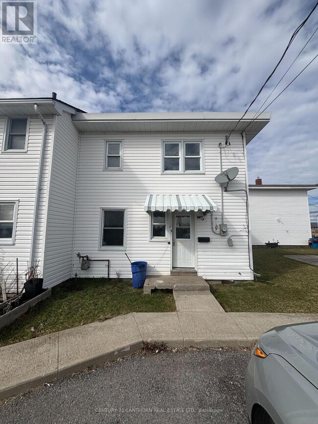 12 Caen Ct