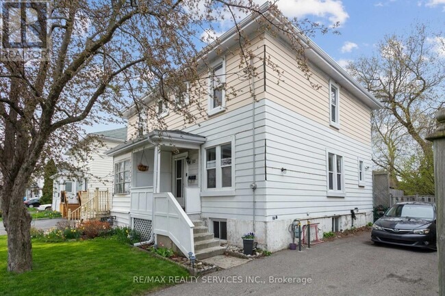 property at 82 Rosedale Ave W