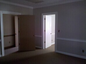 300 W Broome St in Lagrange, GA - Foto de edificio - Building Photo