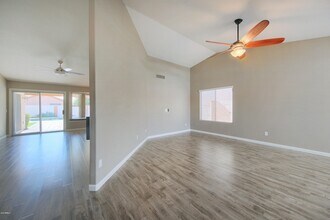 8517 W Caribbean Ln in Peoria, AZ - Foto de edificio - Building Photo