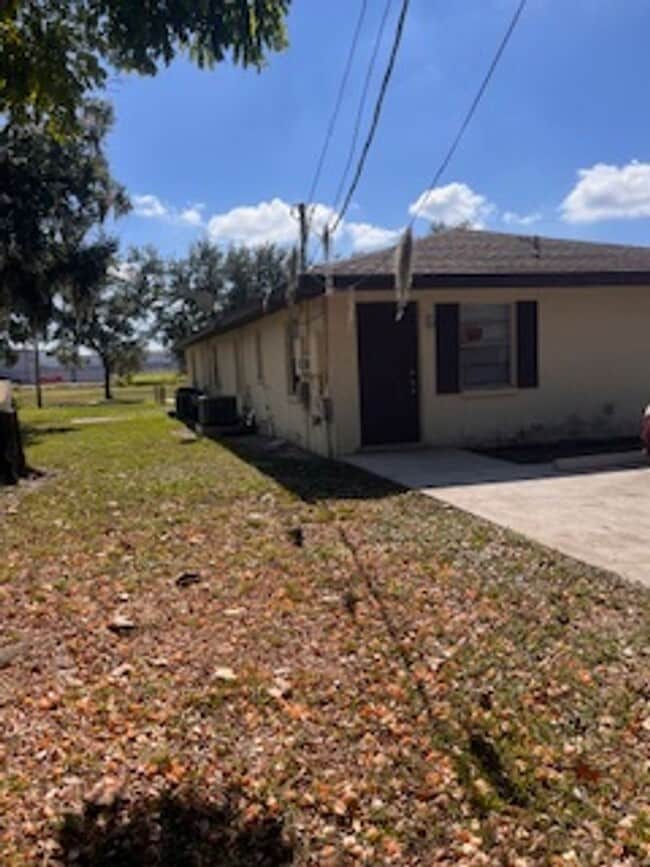 1205 W Granfield Ave in Plant City, FL - Building Photo - Building Photo
