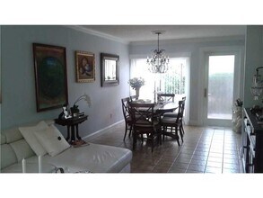 11339 SW 71st St in Miami, FL - Building Photo - Building Photo