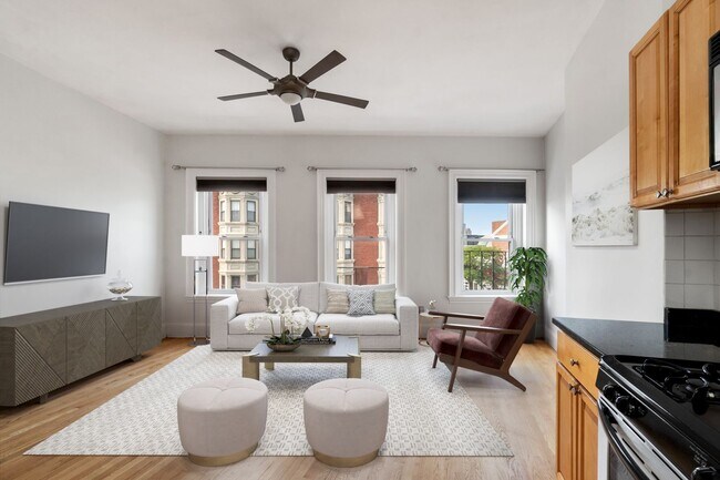 104 Dorchester St, Unit 3 in Boston, MA - Building Photo - Building Photo
