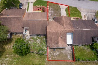 163 Clear Lake Cir in Sanford, FL - Building Photo - Building Photo