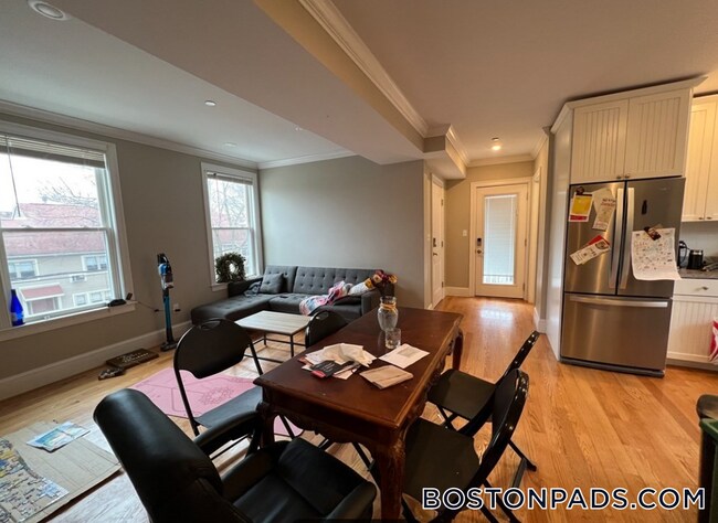 183 River St, Unit 2 in Cambridge, MA - Foto de edificio - Building Photo