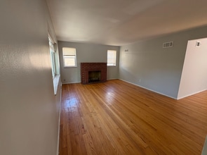 7055 Amherst Ave, Unit 7055 B Amherst in University City, MO - Foto de edificio - Building Photo