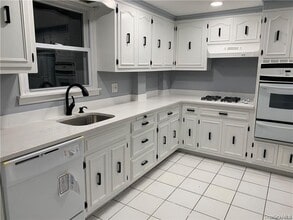 2 Victoria Ln in Yonkers, NY - Building Photo - Building Photo