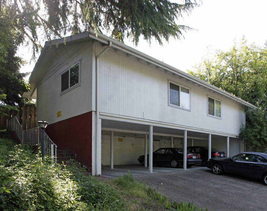 Courtyard Apartments in Portland, OR - Building Photo