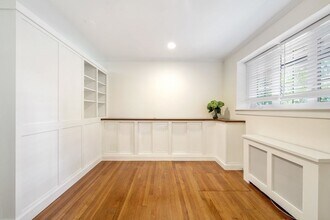 549 Centre St in Newton, MA - Building Photo - Building Photo