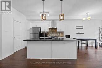 193 Overberg Way in Ottawa, ON - Building Photo - Building Photo