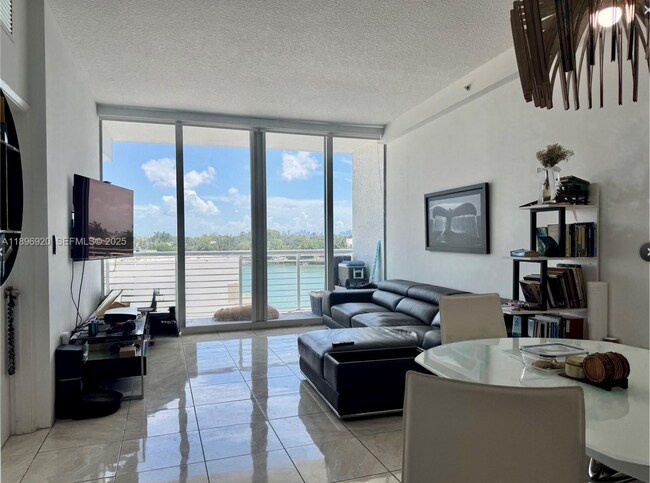 6580 Indian Creek Dr, Unit 404 in Miami Beach, FL - Foto de edificio - Building Photo
