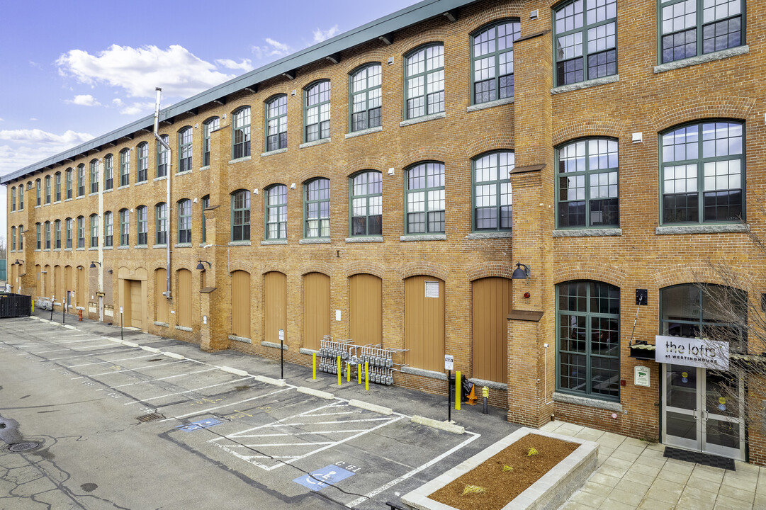 The Lofts at Westinghouse in Hyde Park, MA - Foto de edificio