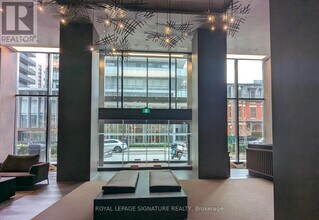 55 Charles St E in Toronto, ON - Building Photo - Building Photo