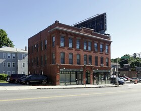 135 Chandler St in Worcester, MA - Building Photo - Building Photo