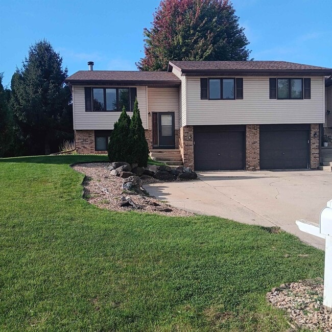 2649 Stanbrook St in Fitchburg, WI - Building Photo - Building Photo