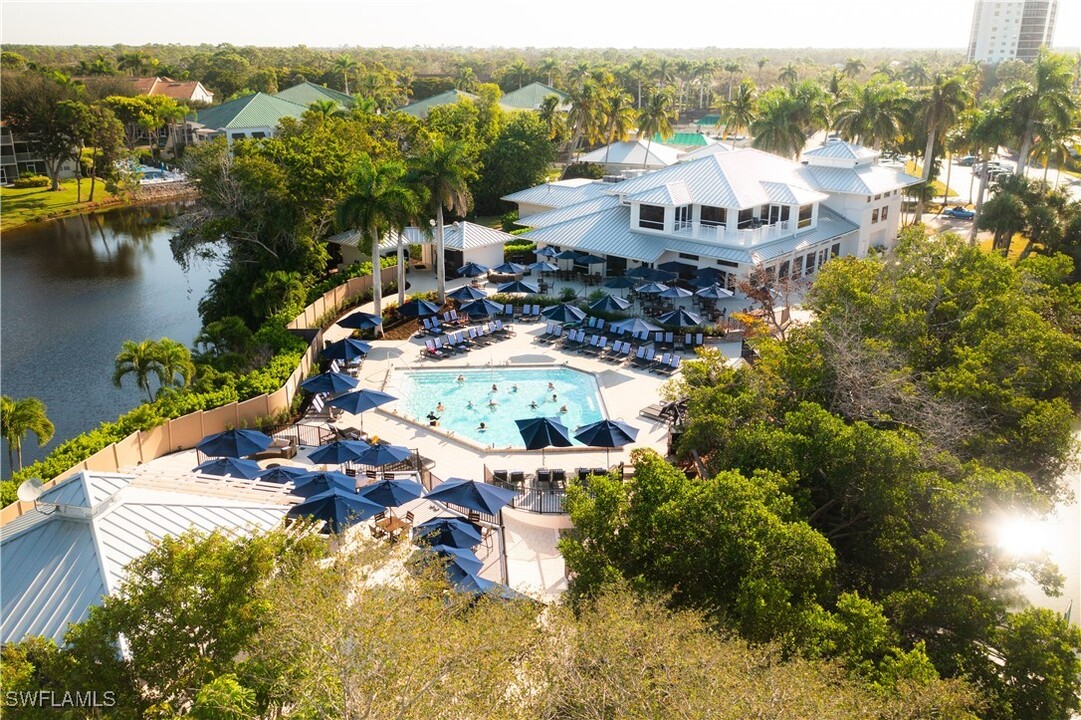 470 Bermuda Cove Way in Naples, FL - Foto de edificio