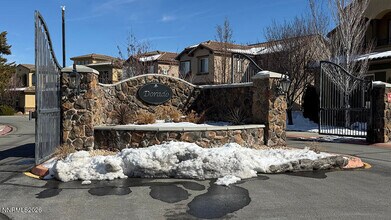 10890 Serratina Dr in Reno, NV - Building Photo - Building Photo