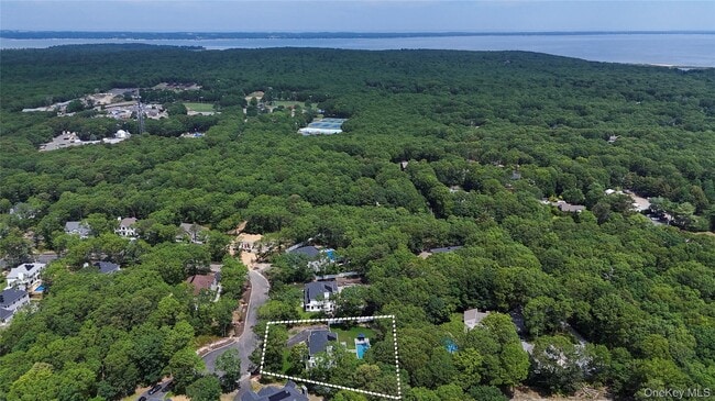 29 Gateway Ct in Hampton Bays, NY - Building Photo - Building Photo