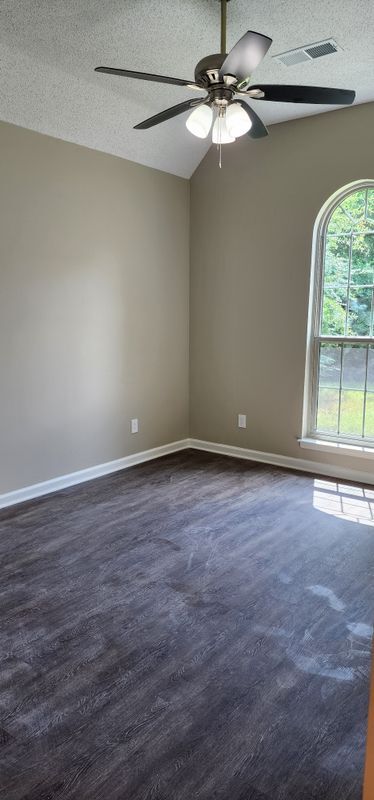 property at 5566 Kentwood Dr