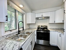 2871 S Broadway in Green Bay, WI - Building Photo