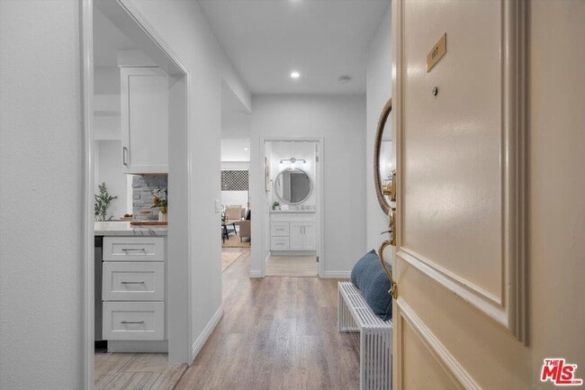 1650 Veteran Ave, Unit 107 in Los Angeles, CA - Foto de edificio - Building Photo