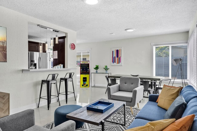 6452 Custer St in Hollywood, FL - Building Photo - Building Photo