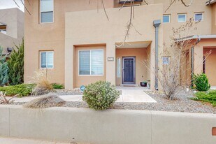 5643 University Blvd SE in Albuquerque, NM - Building Photo