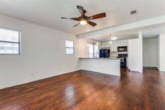 514 Hollywood Ave in Dallas, TX - Foto de edificio - Building Photo