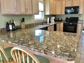 37 R St in Hull, MA - Building Photo - Building Photo