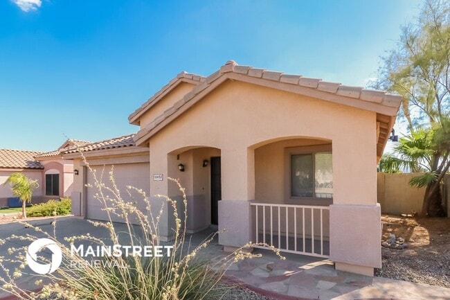 16450 N Naegel Dr, Unit 3 in Surprise, AZ - Foto de edificio - Building Photo