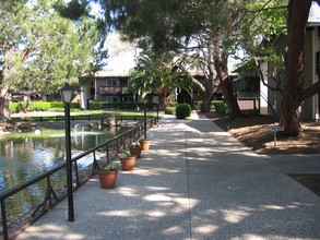 Oakridge Apartments in Santa Clara, CA - Foto de edificio - Building Photo