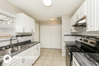 376 Chinaberry Ave in Oviedo, FL - Foto de edificio - Building Photo